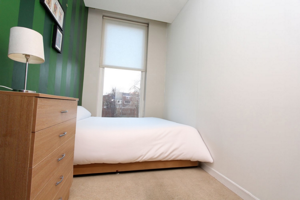 Double room - Single use to rent in Westferry, London, E14