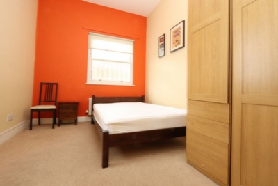 Double room - Single use to rent in 2a Birchfield Street, Westferry, London, E14