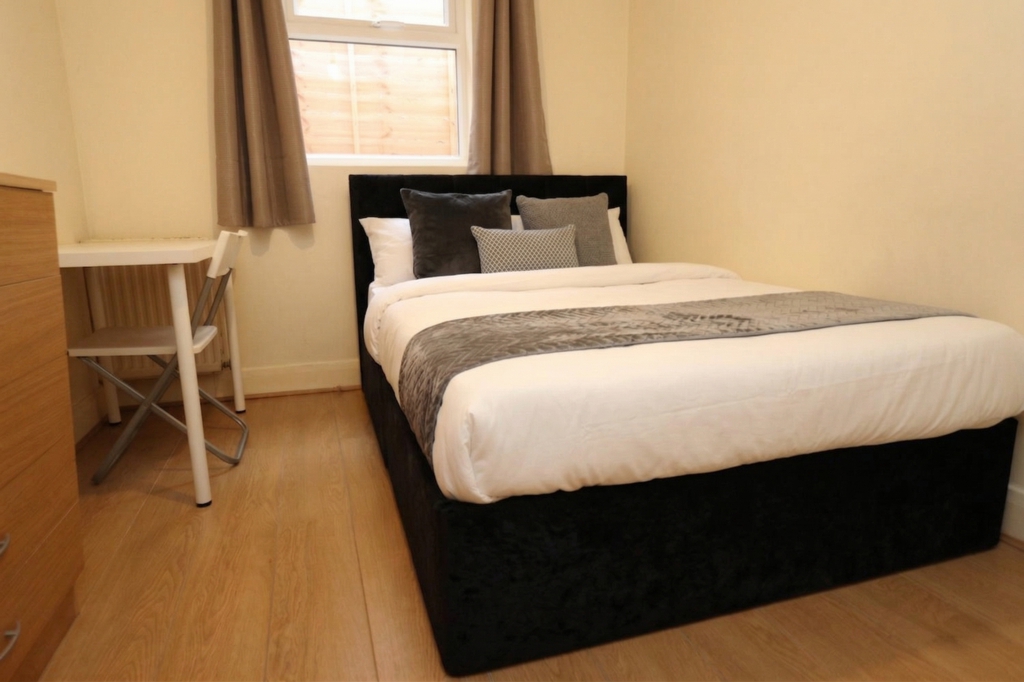 Double room - Single use to rent in Bow, London, E3