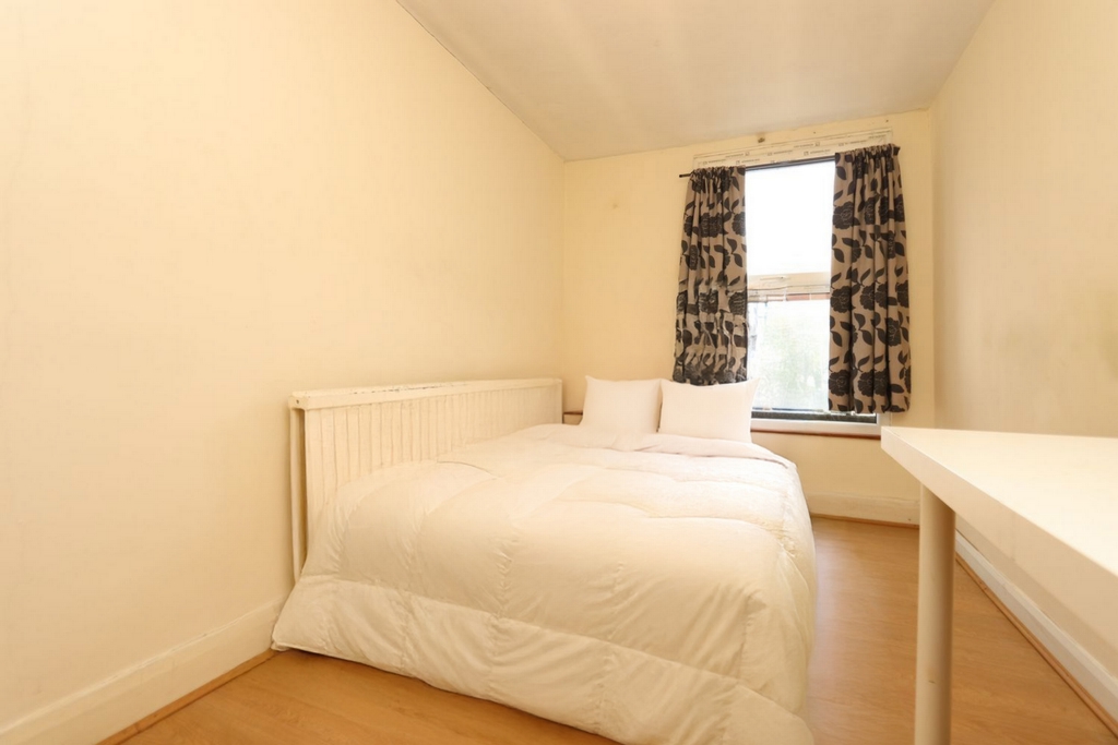 Double room - Single use to rent in Bow, London, E3