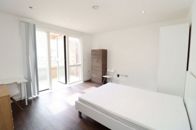 Double Room to rent in Samuel Building, 9 Frobisher Yard, London City Airport,Gallions Reach, London, E16