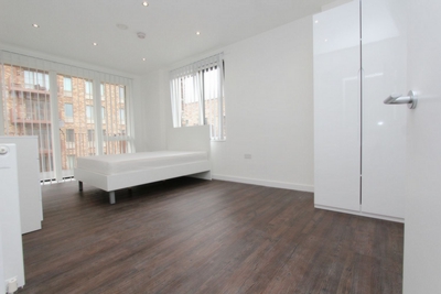 Double Room to rent in Samuel Building, 9 Frobisher Yard, London City Airport,Gallions Reach, London, E16