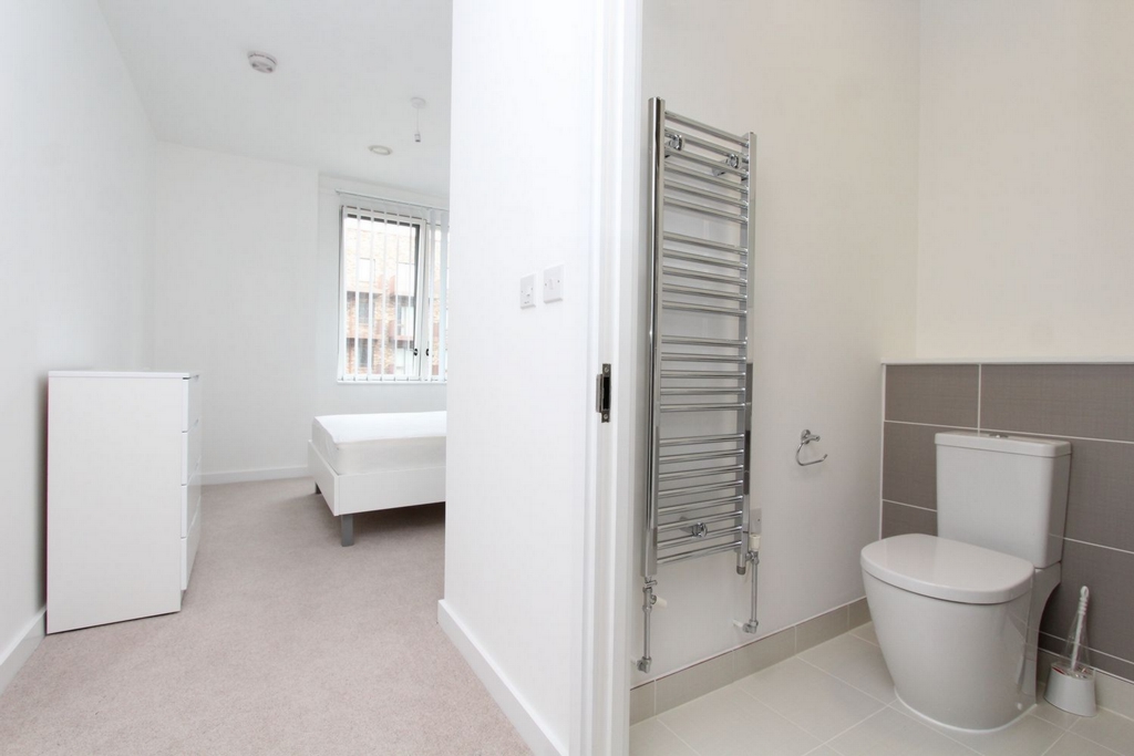 Ensuite Single Room to rent in London City Airport,Gallions Reach, London, E16