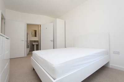 Ensuite Double Room to rent in Shakleton Way, London City Airport, London, E16