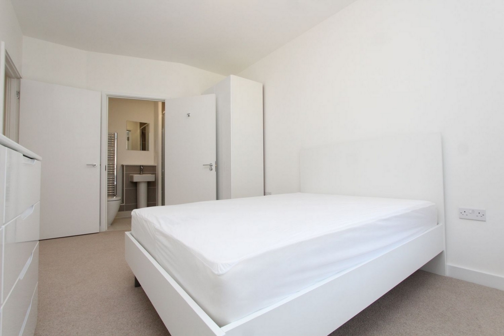 Ensuite Double Room to rent in London City Airport, London, E16