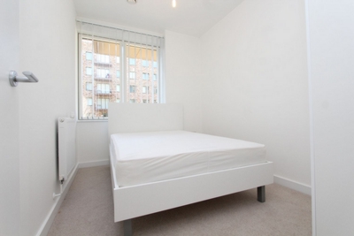 Double room - Single use to rent in Shakleton Way, London City Airport, London, E16