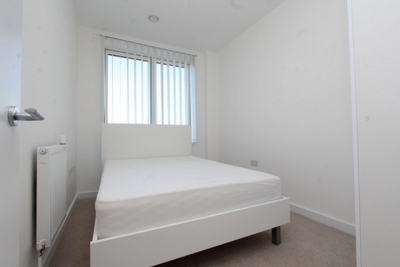 Double room - Single use to rent in Shakleton Way, London City Airport, London, E16