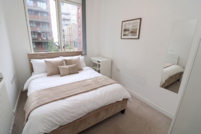 Double room - Single use to rent in Shakleton Way, London City Airport, London, E16