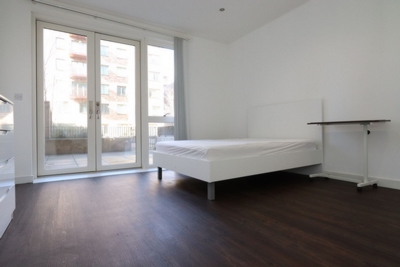 Double Room to rent in Shakleton Way, London City Airport, London, E16