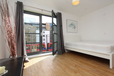 Double Room to rent in Zenith Basin, 594 Commercial Road, Limehouse, London, E14