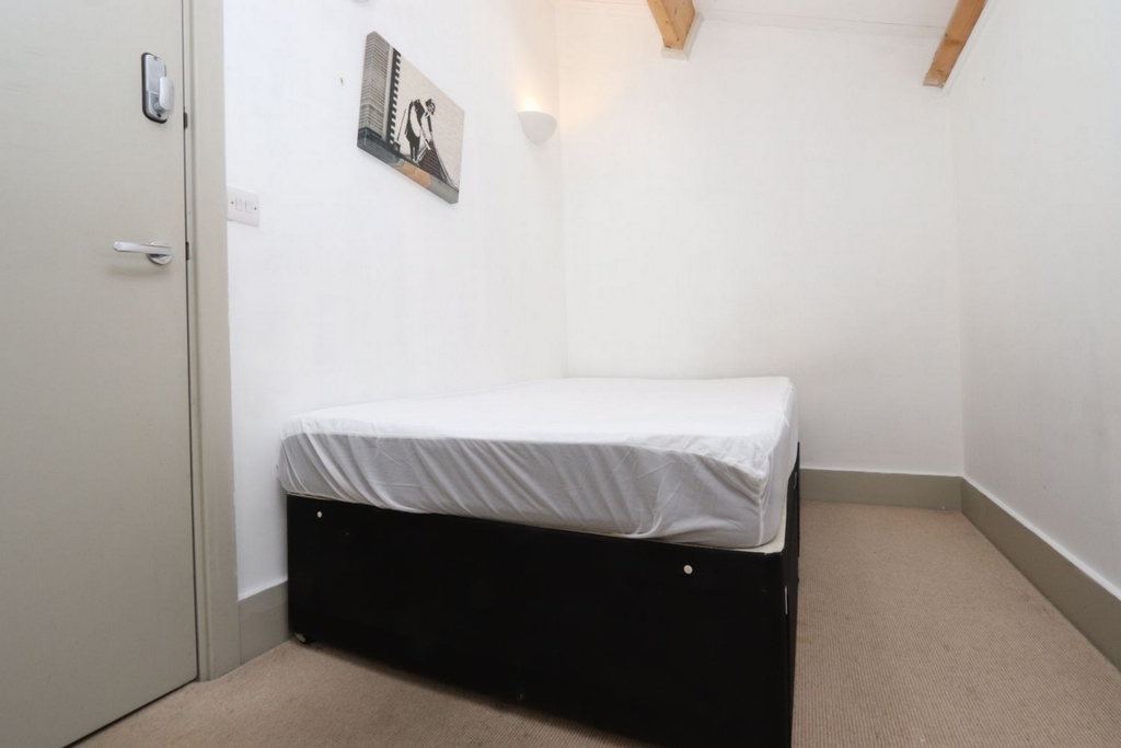 Double room - Single use to rent in Woolwich, London, SE18