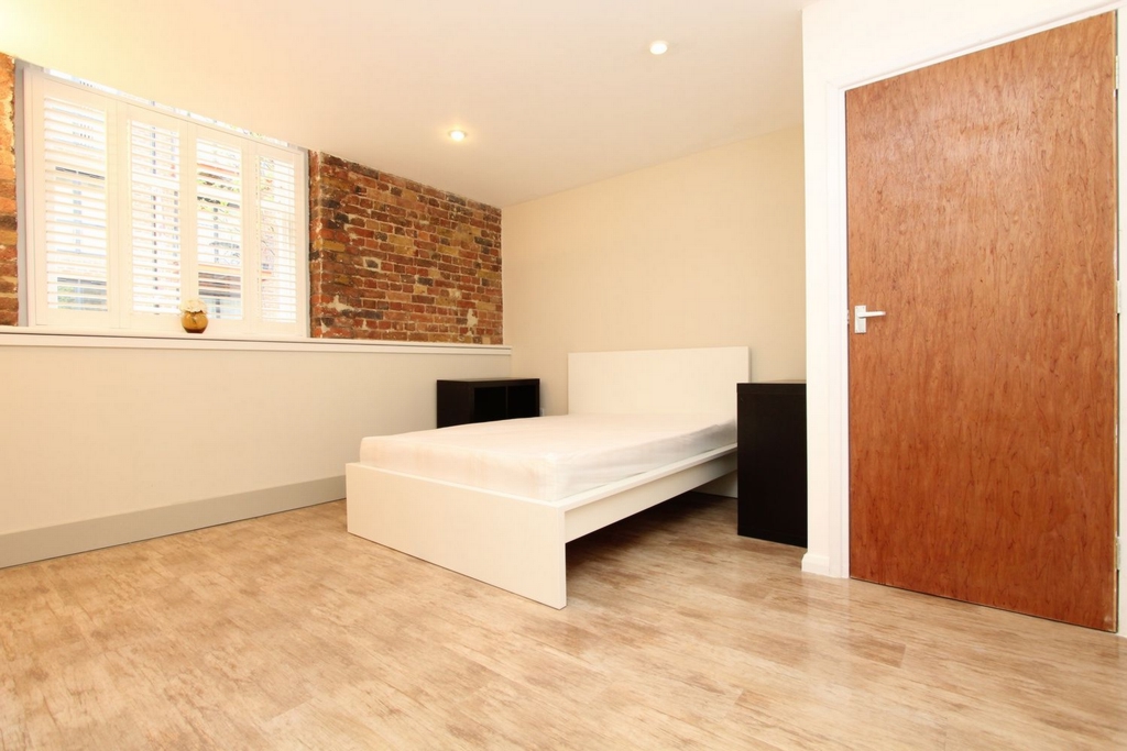 Double room - Single use to rent in Woolwich, London, SE18