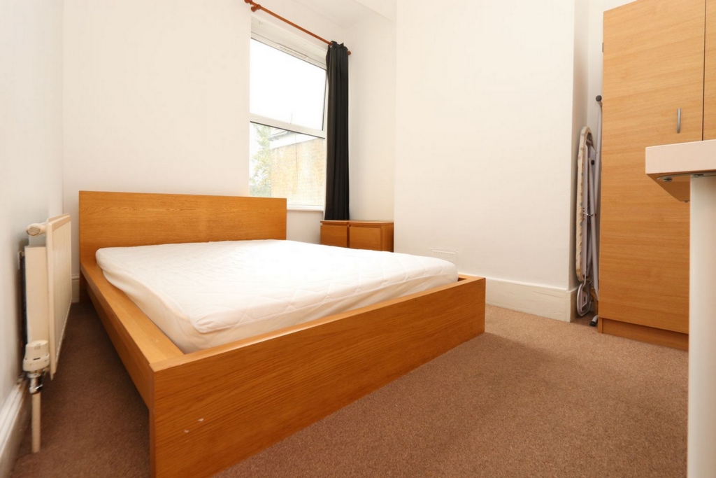 Double room - Single use to rent in Crossharbour,South Quay, London, E14