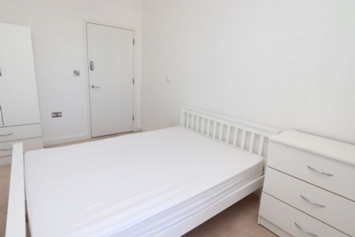 Double room - Single use to rent in Morton Apartments,17 Lock Side Way, Gallions Reach, London, E16