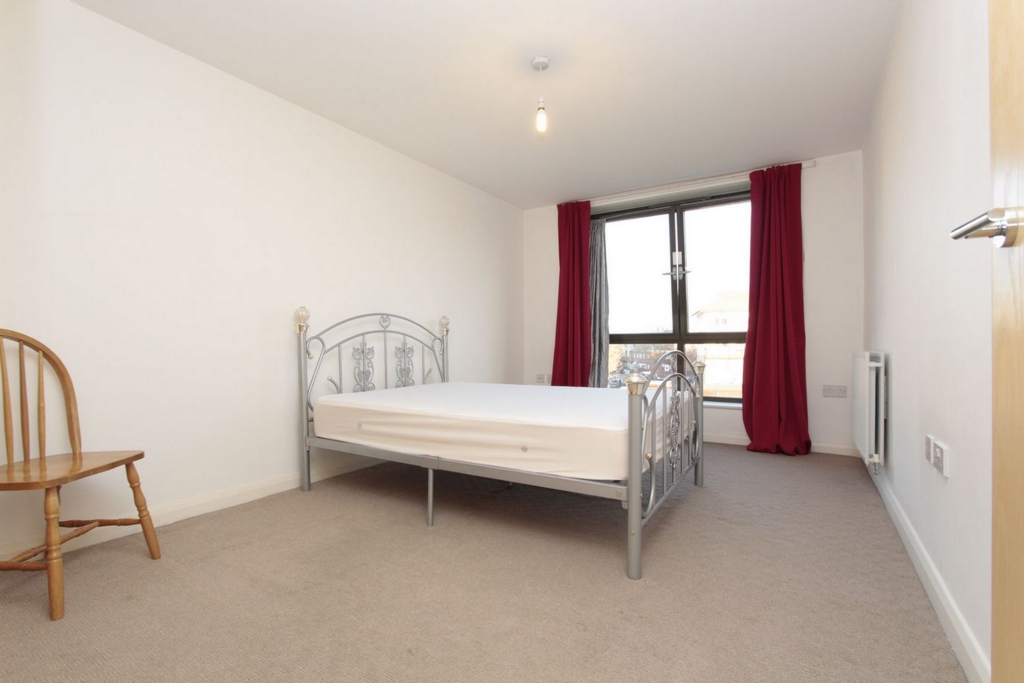 Double Room to rent in Royal Victoria, London, E16