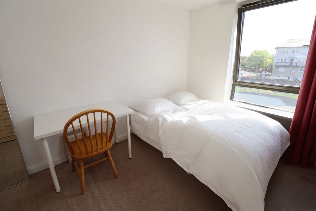 Double room - Single use to rent in Royal Victoria, London, E16