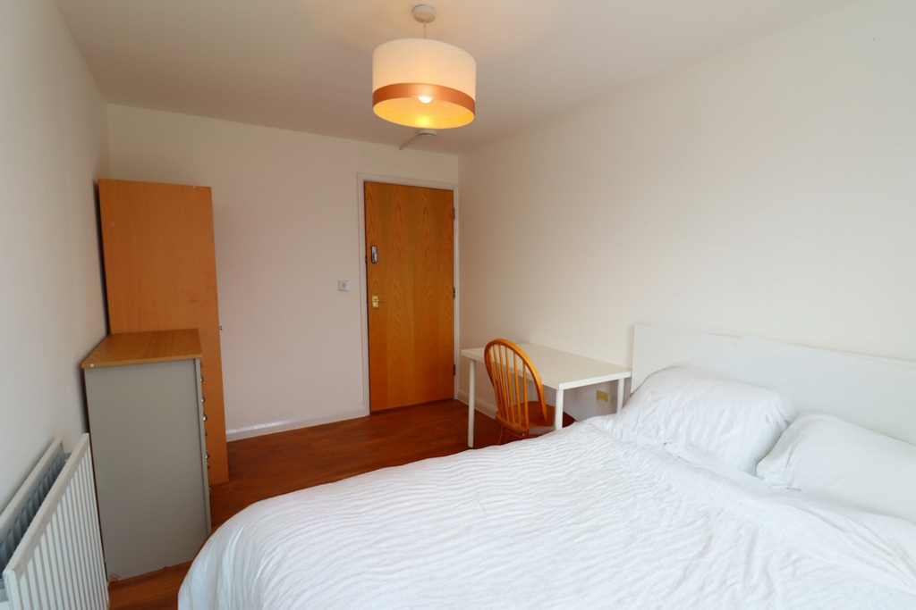 Double room - Single use to rent in Royal Victoria, London, E16