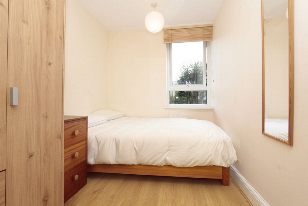 Double room - Single use to rent in Poplar, London, E14