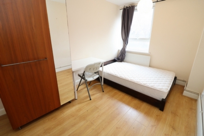 Double room - Single use to rent in Hind Grove, Poplar, London, E14