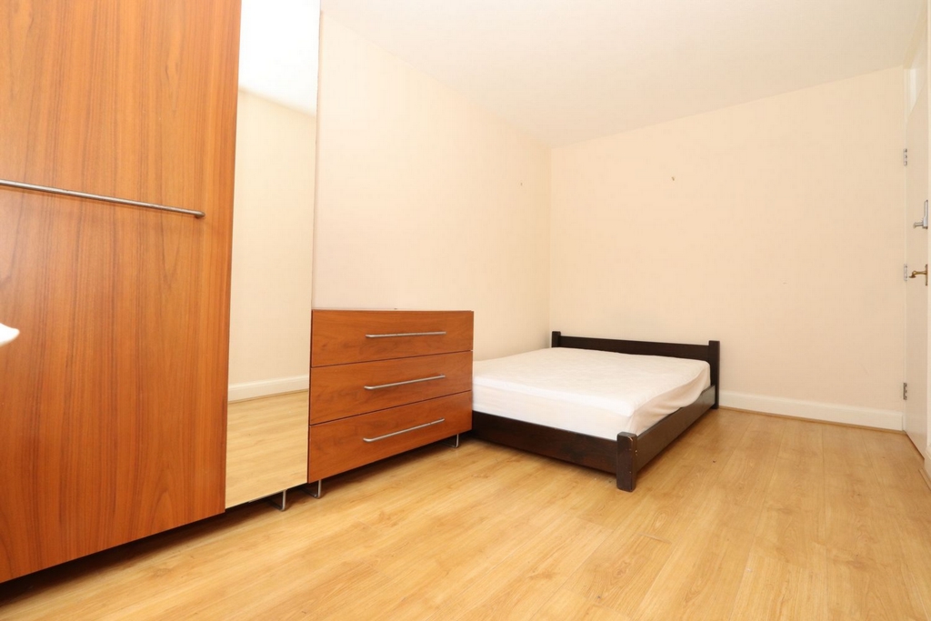 Double room - Single use to rent in Poplar, London, E14