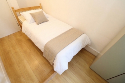Single Room to rent in Hind Grove, Poplar, London, E14