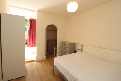 Double room - Single use to rent in Hind Grove, Poplar, London, E14