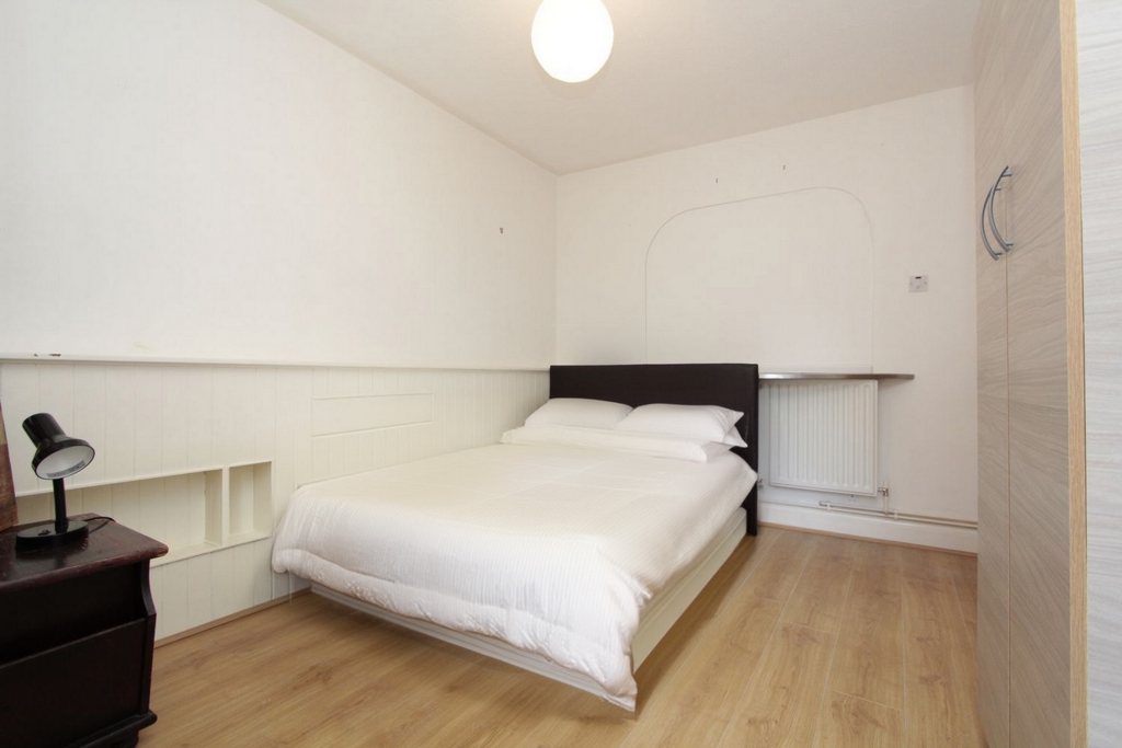 Double room - Single use to rent in Poplar, London, E14
