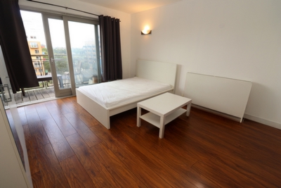 Double room - Single use to rent in Metcalfe Court,John Harrison Way, North Greenwich, London, SE10