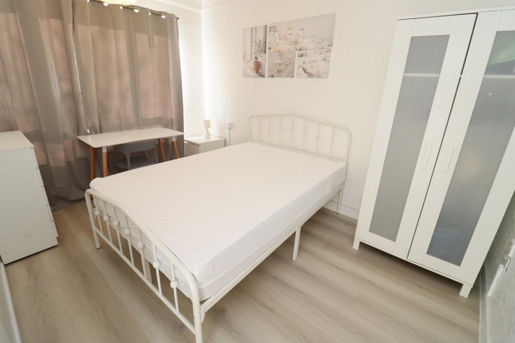 5 Bedroom Double room - Single use to rent in Poplar, London, E14