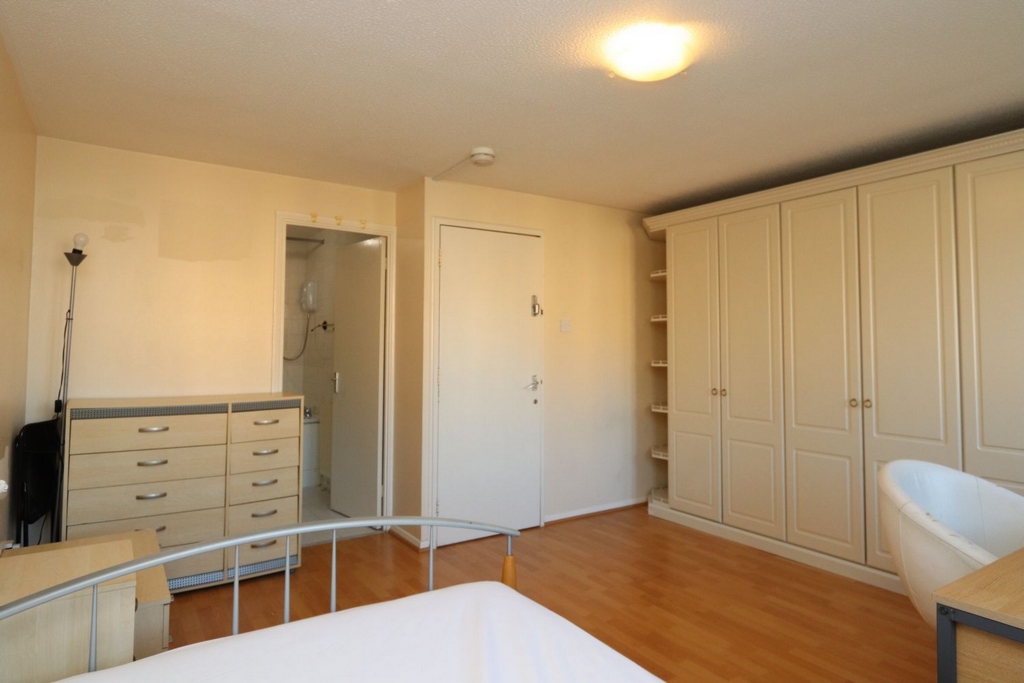 Ensuite Double Room to rent in Mudchute,Crossharbour, London, E14