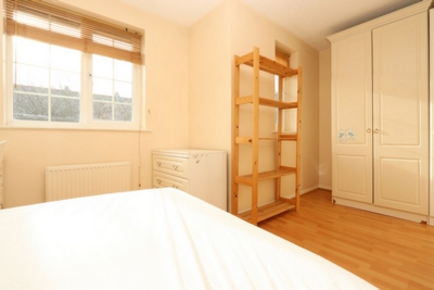 Double room - Single use to rent in Inglewood Close, Mudchute,Crossharbour, London, E14