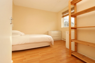 Double room - Single use to rent in Inglewood Close, Mudchute,Crossharbour, London, E14