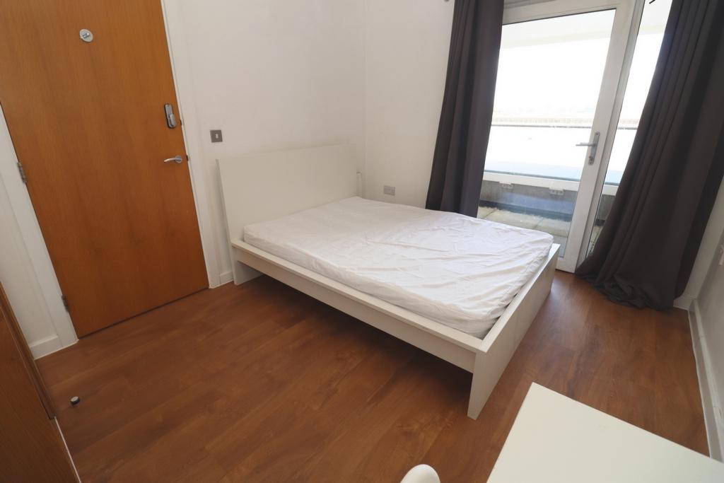 Double room - Single use to rent in North Greenwich, London, SE10