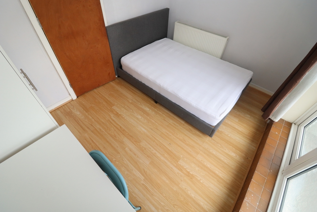 Double room - Single use to rent in Crossharbour,South Quay, London, E14