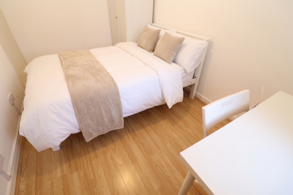 Single Room to rent in Crossharbour,South Quay, London, E14