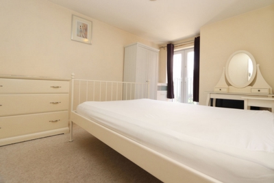 Double Room to rent in Caravel Close, South Quay, London, E14