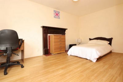 Double room - Single use to rent in Campbell Road, Bromley-By-Bow, London, E3