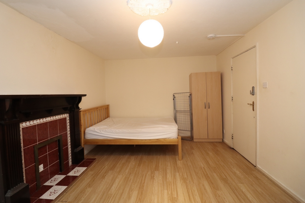 Double room - Single use to rent in Bromley-By-Bow, London, E3