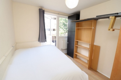 Double room - Single use to rent in Lipton Road, Limehouse, London, E1