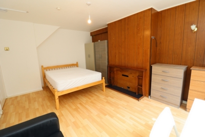 Double Room to rent in Chargeable Lane, West Ham,Canning Town, London, E13