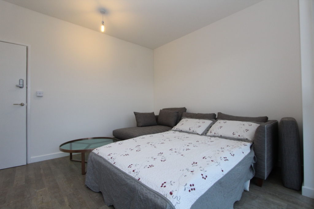 Double room - Single use to rent in Surrey Quays, London, SE8