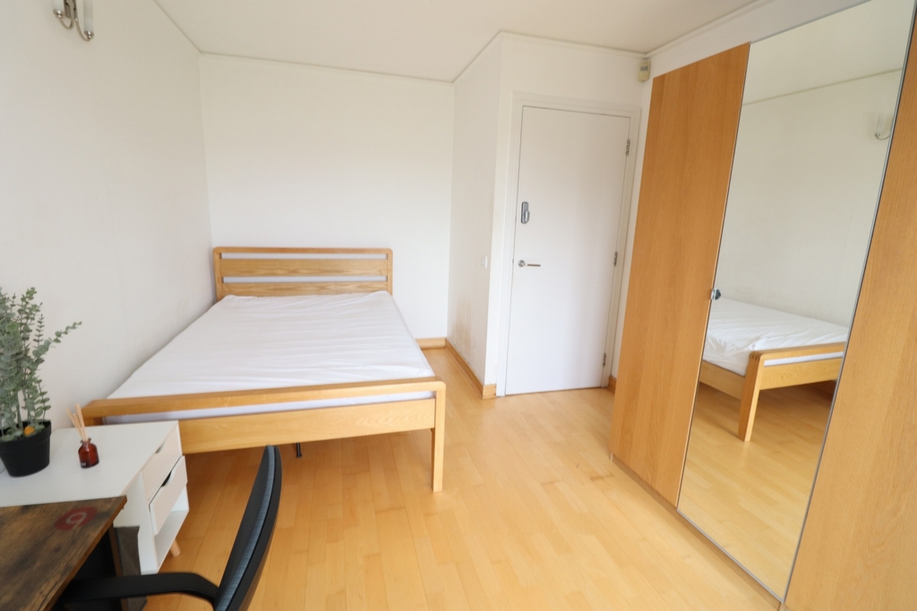 Double room - Single use to rent in North Greenwich, London, SE10