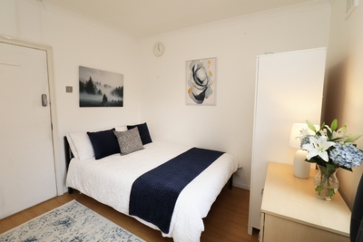 Double room - Single use to rent in MacKenzie Close,White City Estate, White City, London, W12