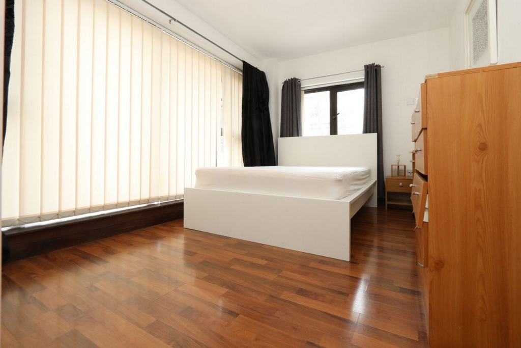Double room - Single use to rent in Mudchute, London, E14