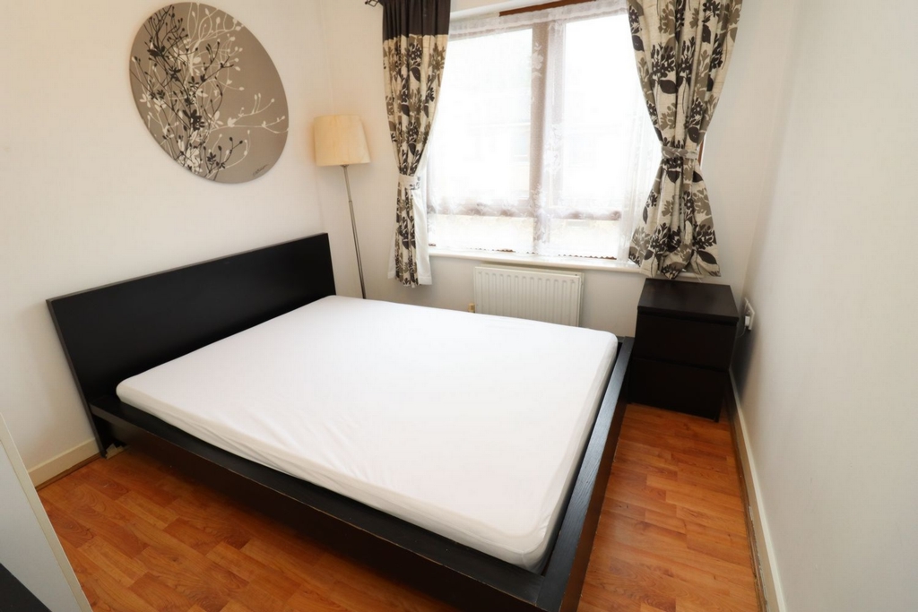 Double room - Single use to rent in Langdon Park, London, E14