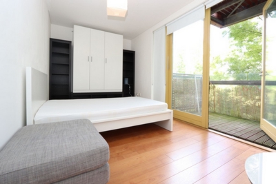 Double Room to rent in Farnsworth Court,West Parkside, Greenwich, London, SE10