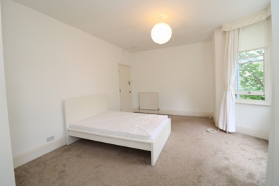 Double room - Single use to rent in Frithville Gardens, Shepherd's Bush, London, W12