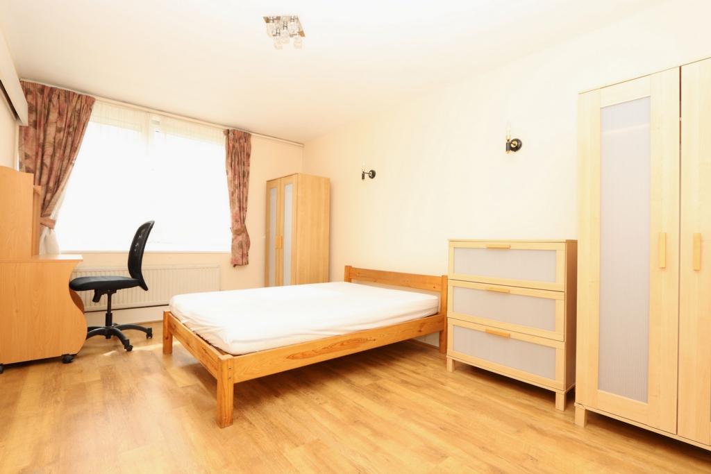 Double room - Single use to rent in Kilburn High Road, London, NW6