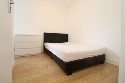 Double room - Single use to rent in 14-18 Springfield Lane, Kilburn Park, London, NW6