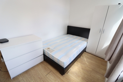 Double room - Single use to rent in 14-18 Springfield Lane, Kilburn Park, London, NW6